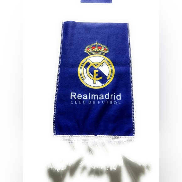 Real Madrid Club De Futbol Winter Scarf - Picture 2 of 3